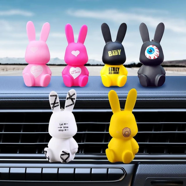 Lot de 2 lapins décoratifs pour tableau de bord de voiture, désodorisant  pour voiture, décoration de tableau de bord, jolis accessoires d'intérieur  de voiture pour femmes/adolescentes, accessoire de voiture anime 