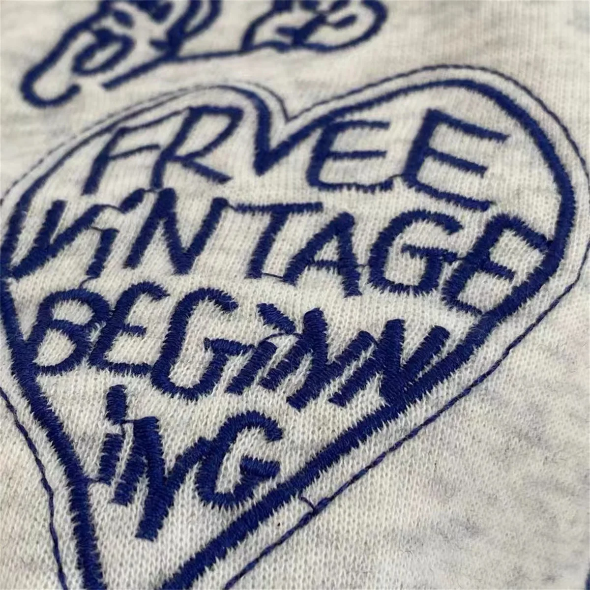 Korean Fashion Women's Gray Embroidered Round Neck Short Sweatshirts Autumn Long Sleeves Vacation Pullovers Tops Casual Popular