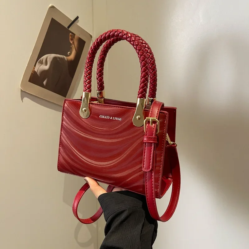 Small Handbags Women's 2024 New Fashion Simple All-Match Shoulder Advanced Texture Messenger Small Square Bag