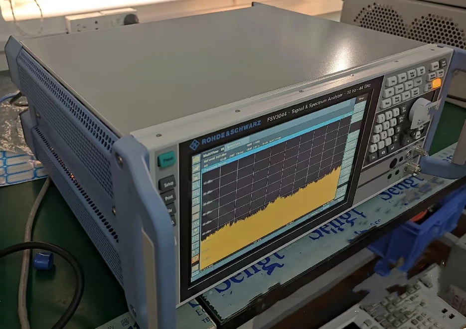Per Analizzatore Di Segnale E Spettro Rohde & Schwarz Fsva3044 Gamma Di Frequenza 44 Ghz: Da 10 Hz A 44 Ghz Usato 1 Pezzo