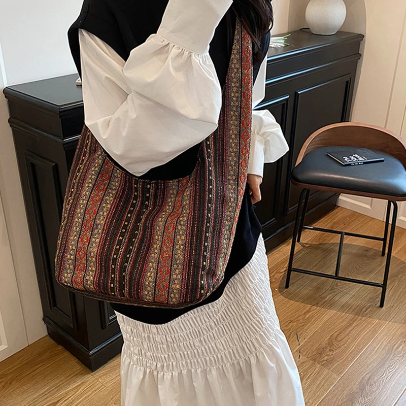 Borsa tote da donna Boho Chic azteca Borsa a tracolla etnica con tracolla per lavoro da viaggio Borsa hippie zingara in tela lavorata a maglia da donna - immagine 3