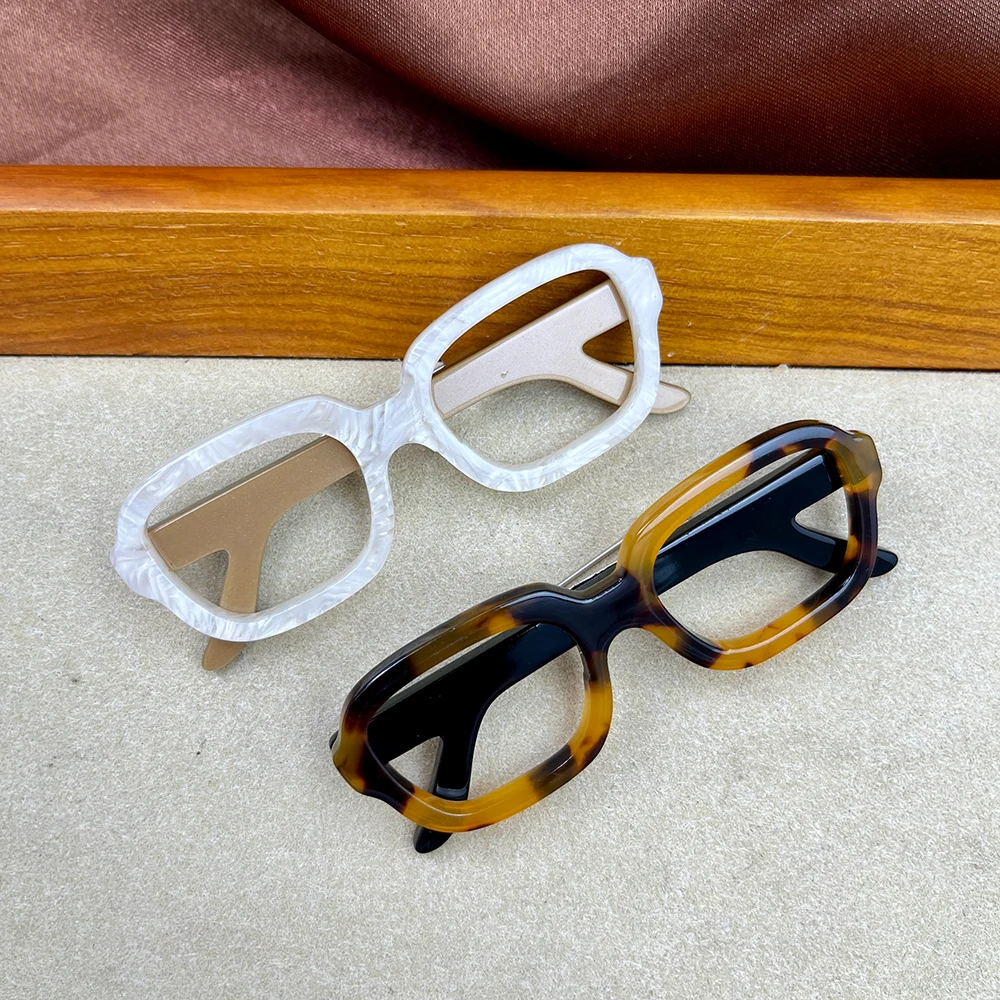 

Vintage Funny Glasses Shape Acrylic Brooches for Women's Clothing Vintage Office Resin Badge Lapel Pins Brooch Jewelry Xmas