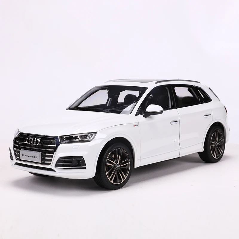 601-009 アウディ 1/18 AUDI Q5 ブラック 1/18 Dealer Edition Audi Q5 (Black) Diecast Car Model