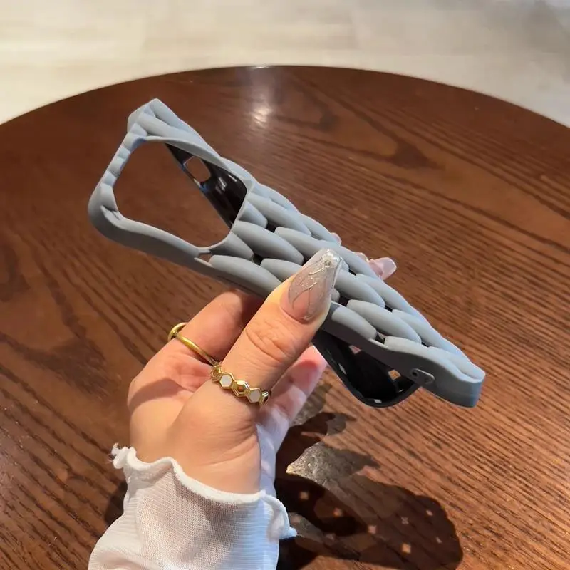 Advanced Heat-Dissipating Silicone Phone Case with Hollow Bumper Design