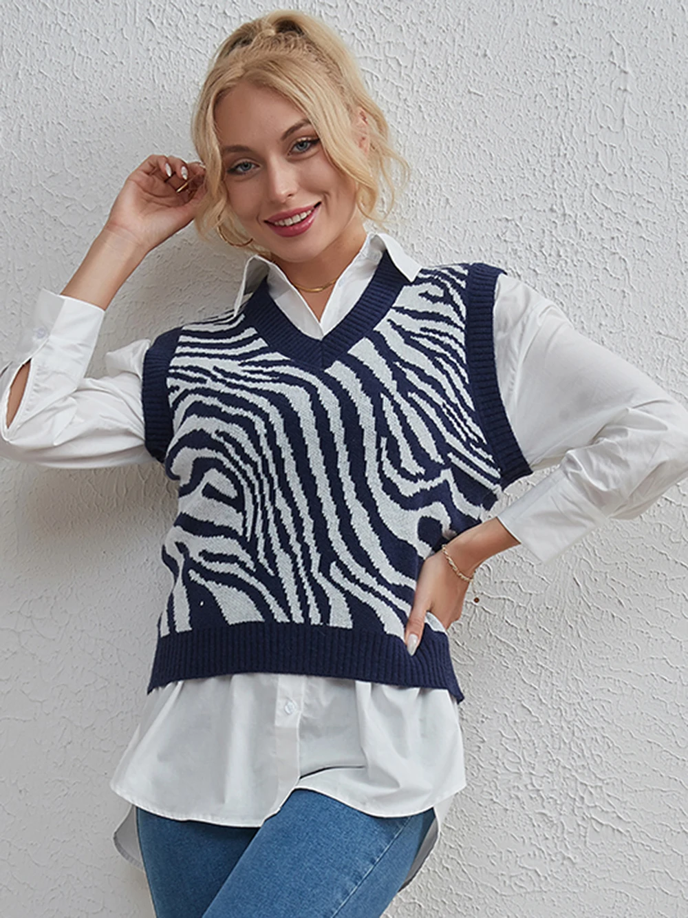 

Женский трикотажный жилет без рукавов, с V-образным вырезом