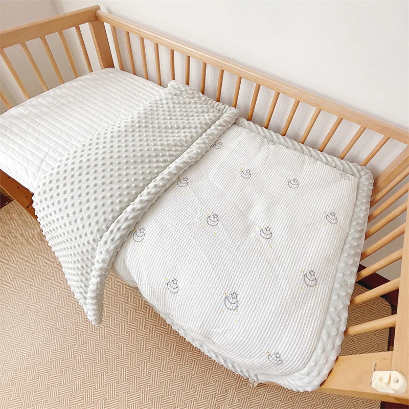 Yuan Frost baby baby Waffle cotton embroidered thickened by autumn and winter bean velvet soothing cartoon quilt cover