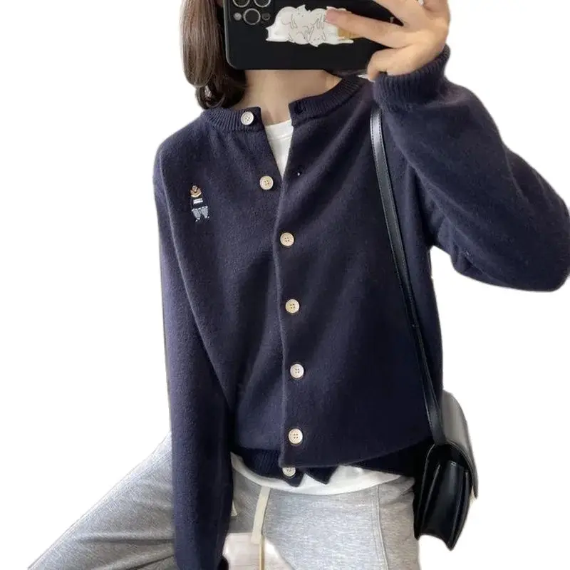 

여성 골프 웨어 Little Bear Embroidery Knit Cardigan Spring Women Golf Wear 2024 Korean Golf Jackets Golf Clothes Women's Sweater Coat