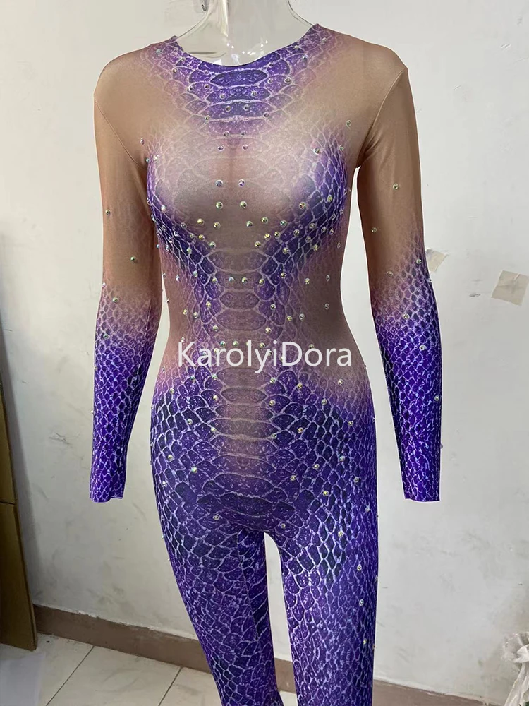 

2023 сексуальный фиолетовый комбинезон со змеиным узором и полосками, стрейчевый костюм для женщин, костюм певицы для танцев, для ночного клуба, для костюмированной вечеринки, одежда для сцены