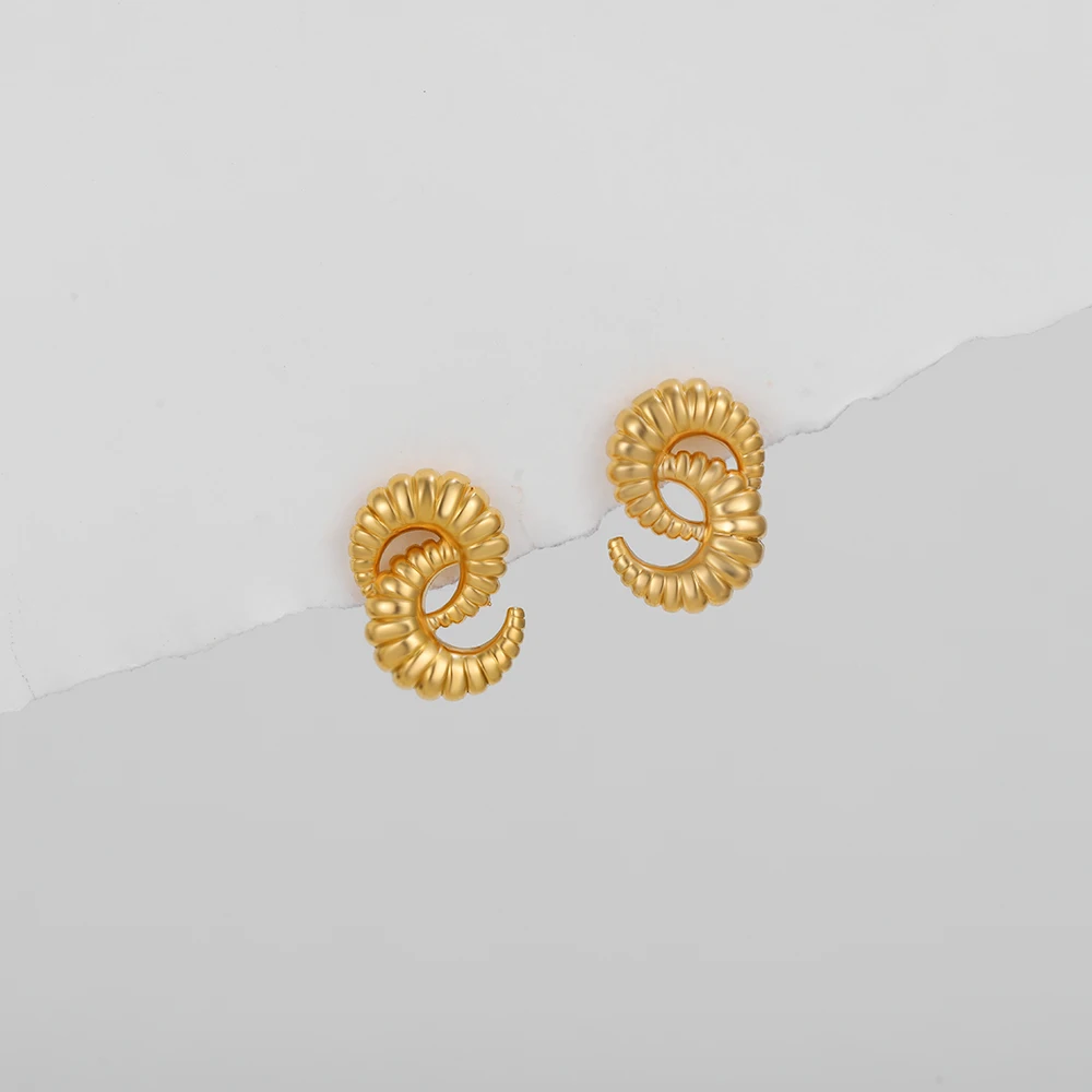 Chunky Croissant Stud Earrings for Women Striped Double Moon-shape Texture Statement Earring Vintage Femal Jewelry Party Gifts