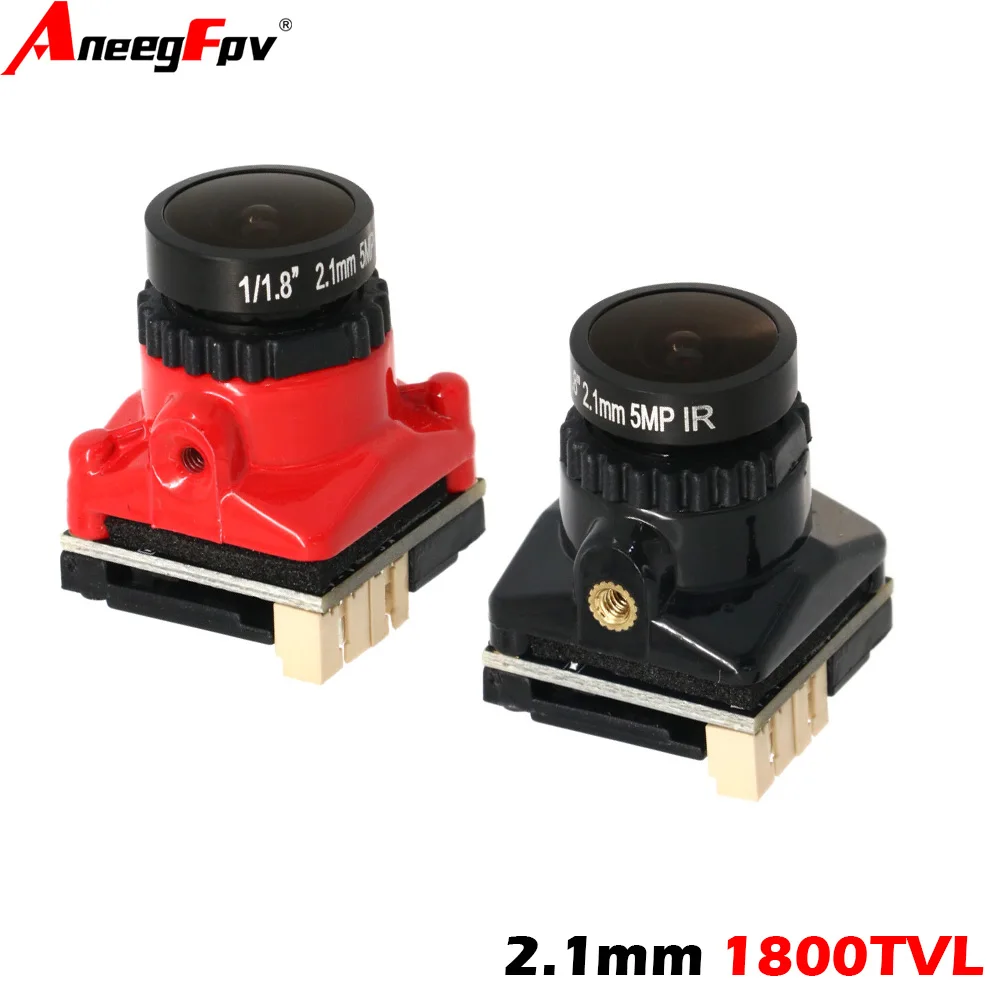 La Mini Caméra FPV 1800TVL 5MP Starlight 2.1mm OSD fixée sur un support anti-vibration, prête pour le vol.
