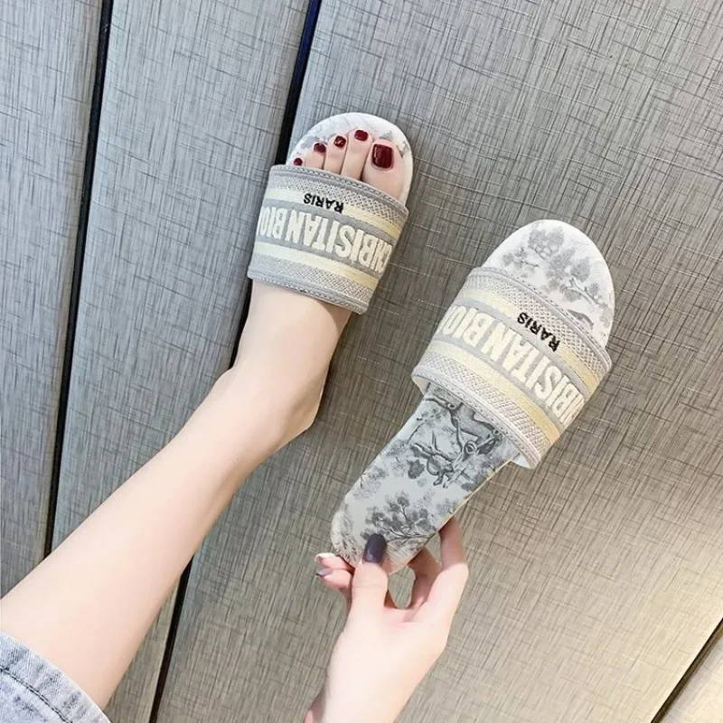 Summer Fashion Classic Simple Sandals Ladies New 2024 Wear Fashion Ins Tide Beach Non-slip Flip-flops