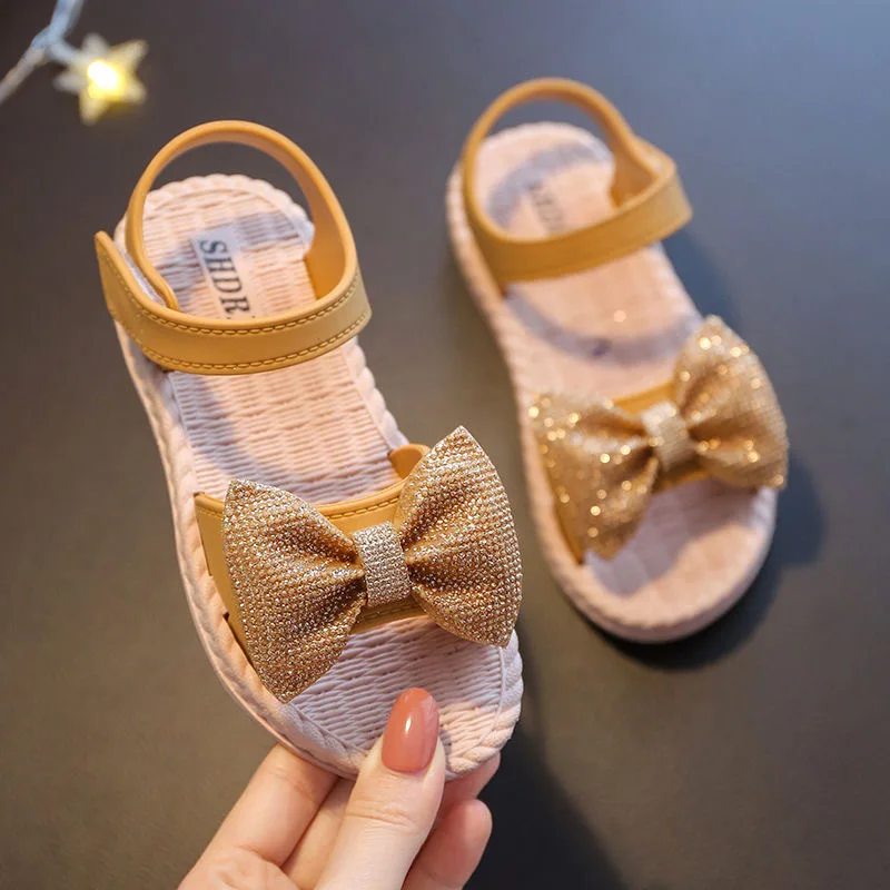 Рисунок 5 - Летняя обувь для девочек с бантом-бабочкой