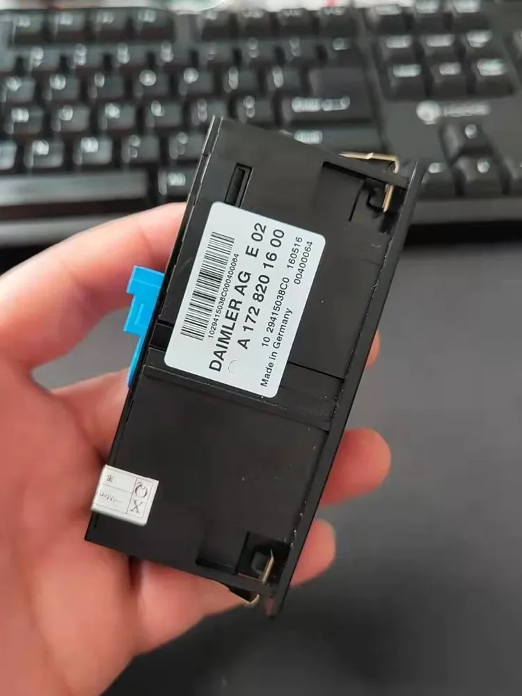 

For Mercedes-Benz W212 W204 W156 W176 W218/219 W117 original multimedia USB socket plug car charger interface plug charger plug