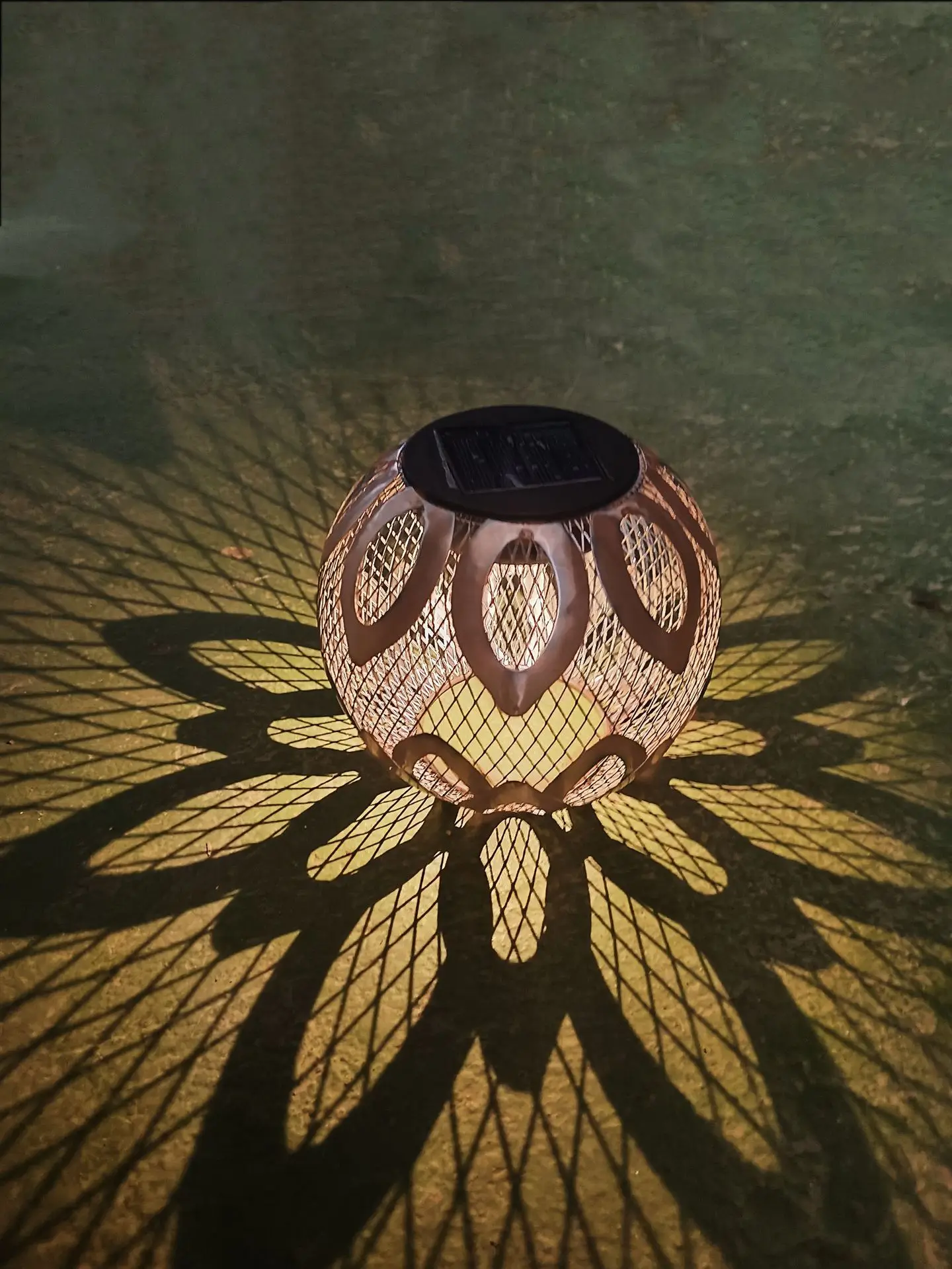 Iron Lotus Solar-Powered Waterproof Outdoor Decorative Lamp for Gardens and Courtyards