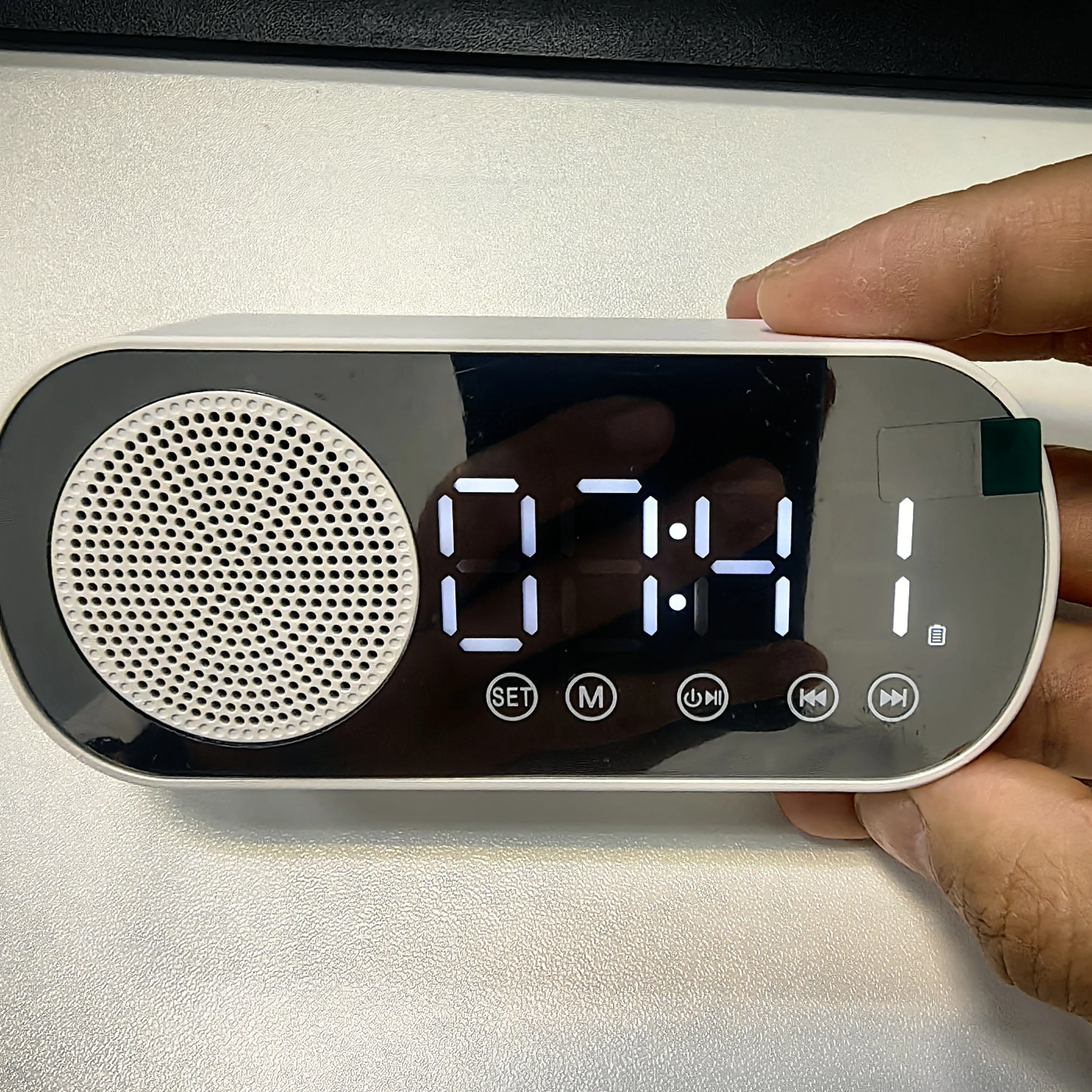 USB Plug-in Mirror Digital Alarm Clock Timer Support TF FM Radio 2 Alarms Wireless Speaker Subwoofer Desktop Music Player