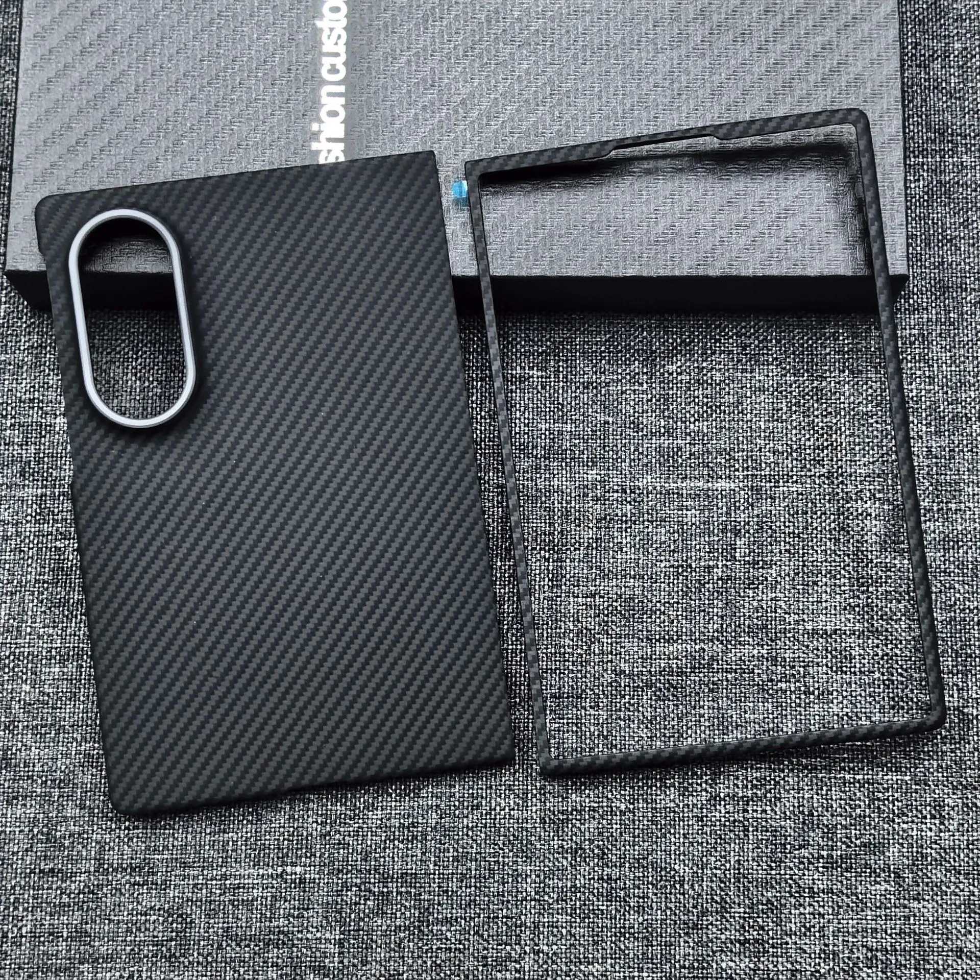 Wide Case with Carbon Fiber Texture and Magnetic Magsafe Compatibility