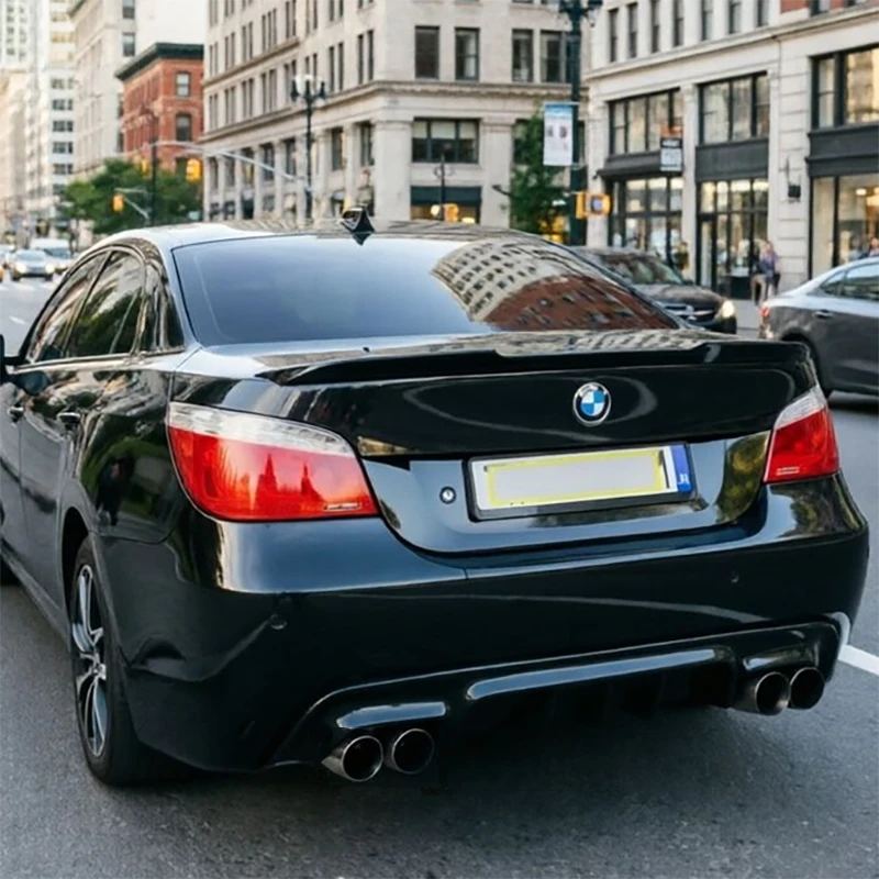 BMW 5 시리즈 E60 20062011 MP M 스포츠 MT 교체형 LED 라이트 리어 범퍼 디퓨저 스포일러 립 ABS 글로시 블랙