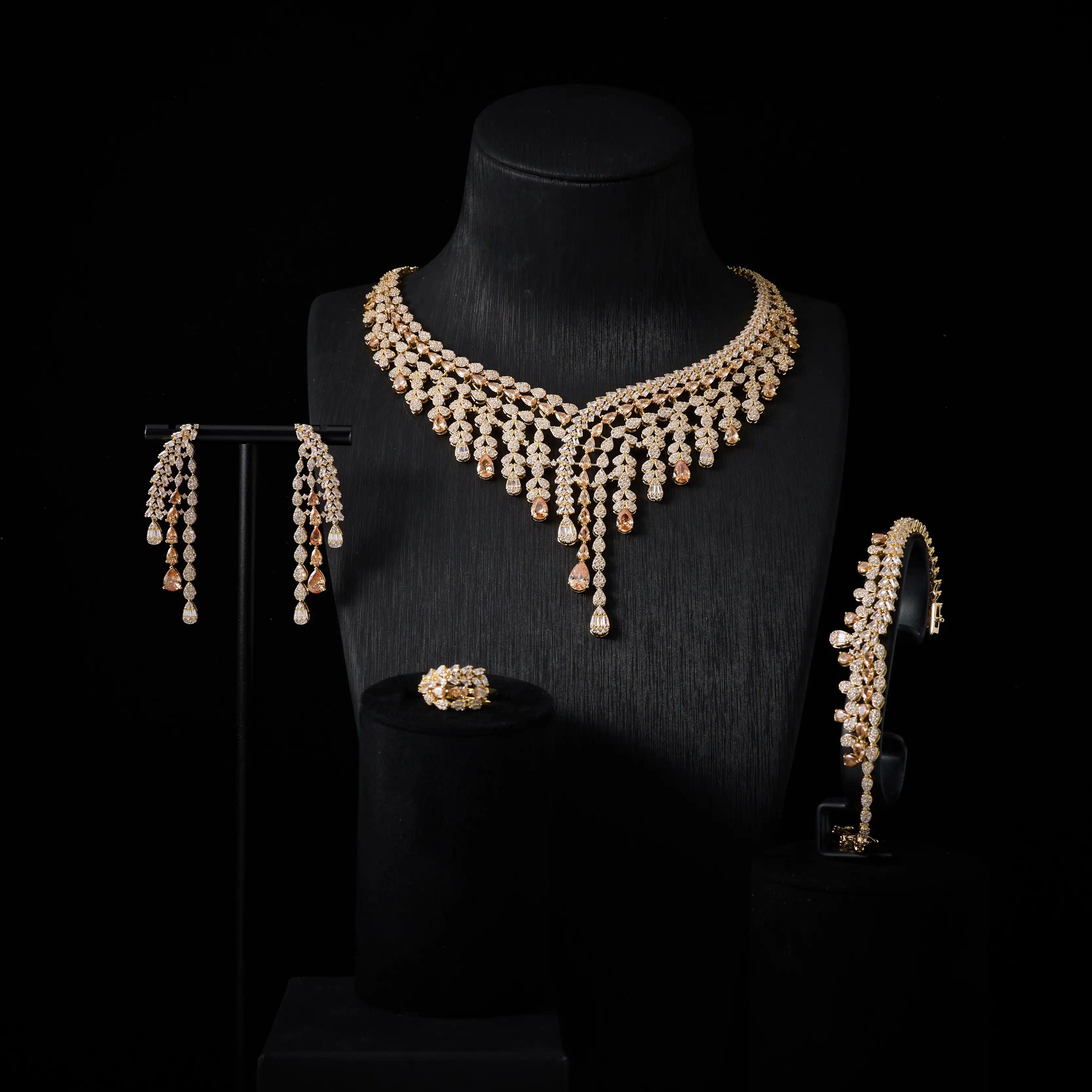 Gold Champagne | resizable | 41cm
