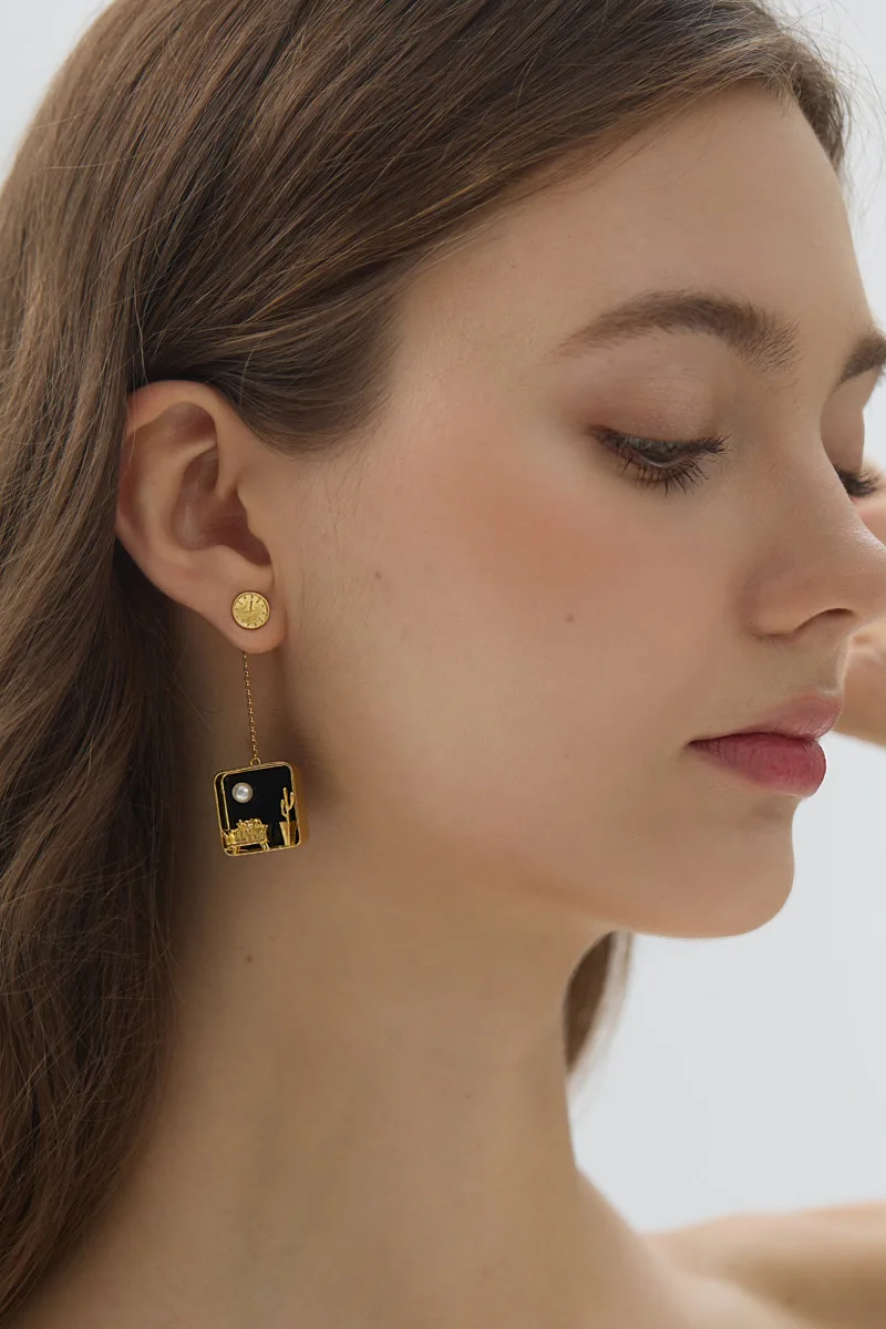 Silver Square Shaped inlaid with Glass and Pearl Creative Cat