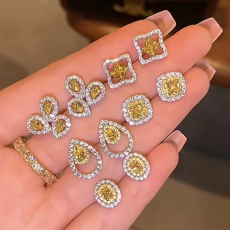 

Женское ювелирное изделие из серебра 925 пробы