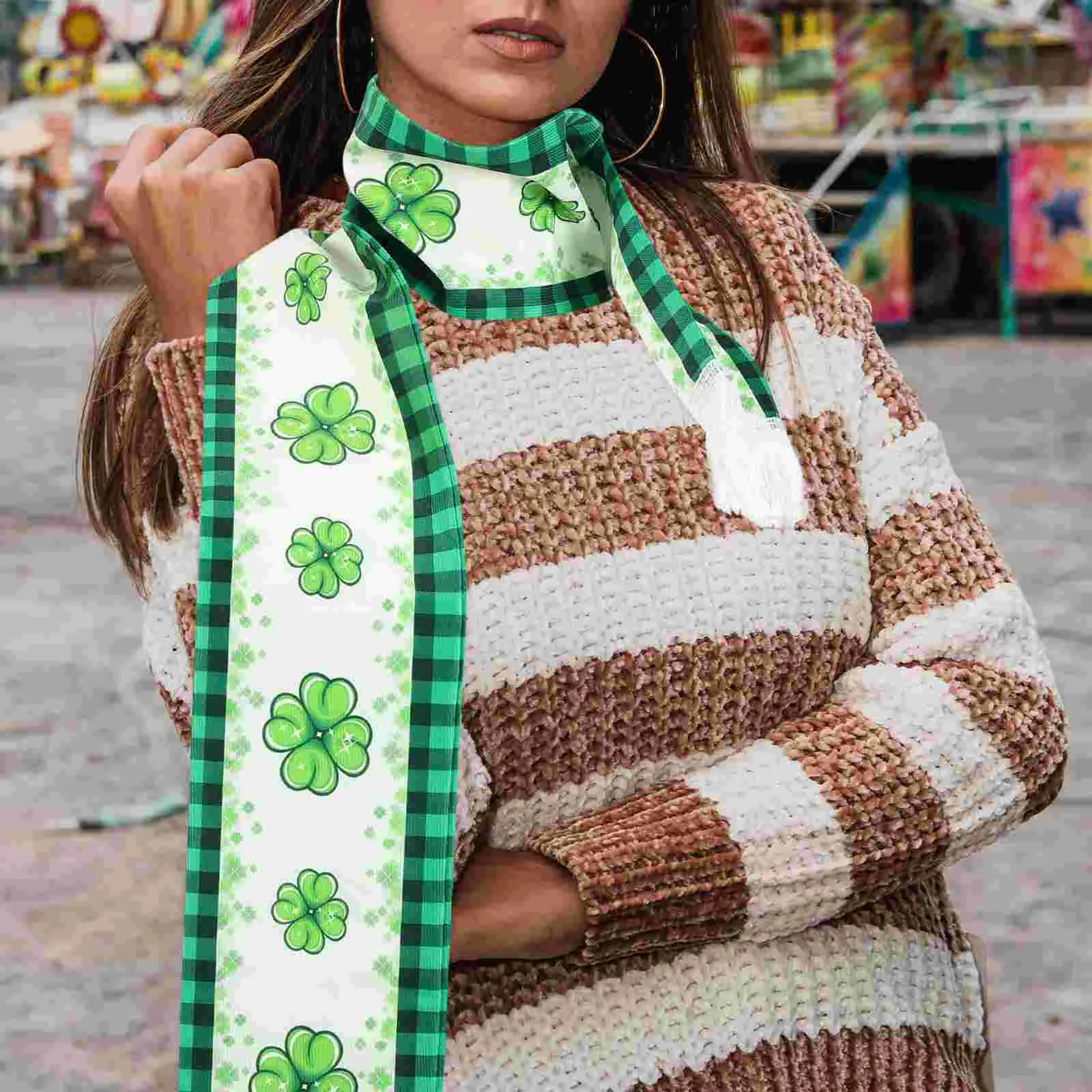 Рисунок 2 - Женское платье, женские шарфы