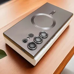 Custodia per telefono opaca di lusso con ricarica wireless magnetica - Antishock e morbida
