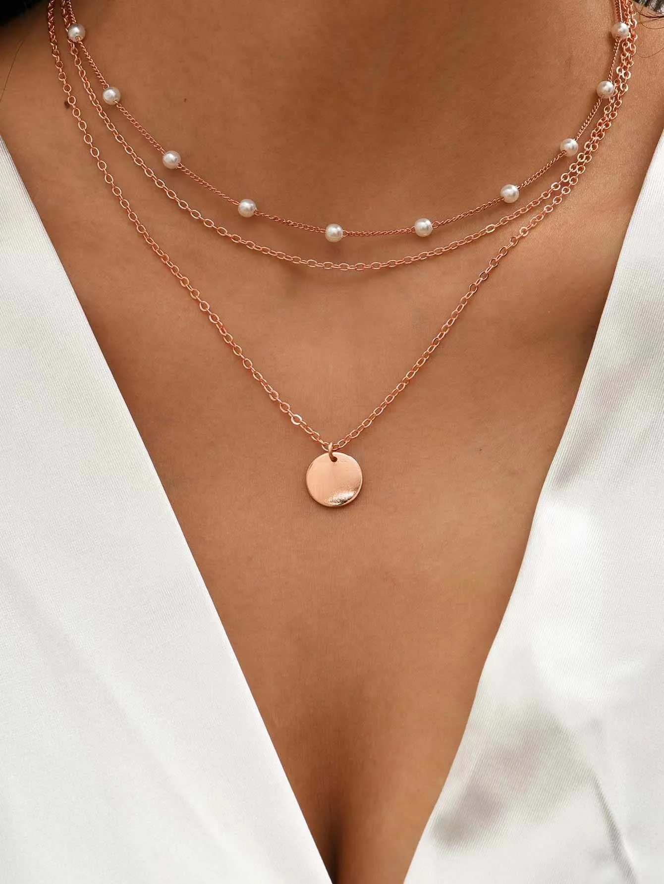 Elegant Pearl Necklaces Women Stainless Steel Round Pendant Daily Wear