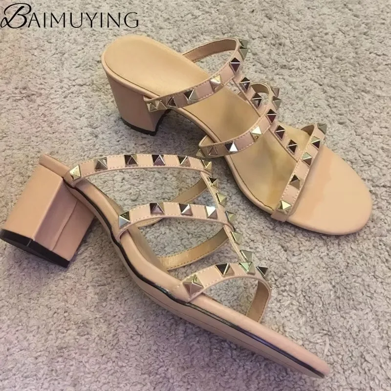 صندل كعب عريض