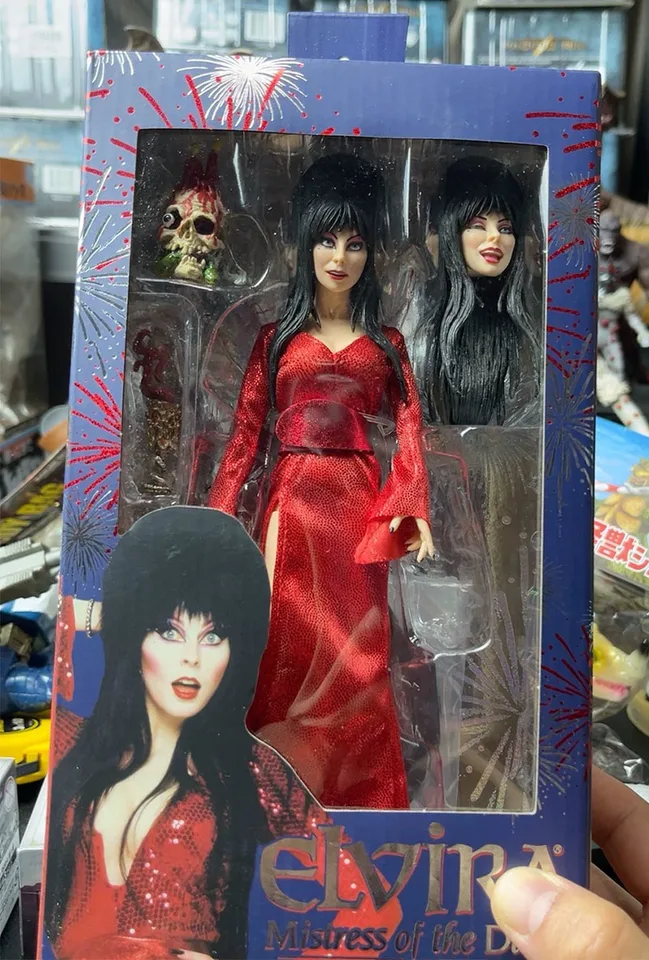 Figurine Elvira Mistress Of The Dark – Neca – 20 Cm – Vêtue De Rouge – Neuve