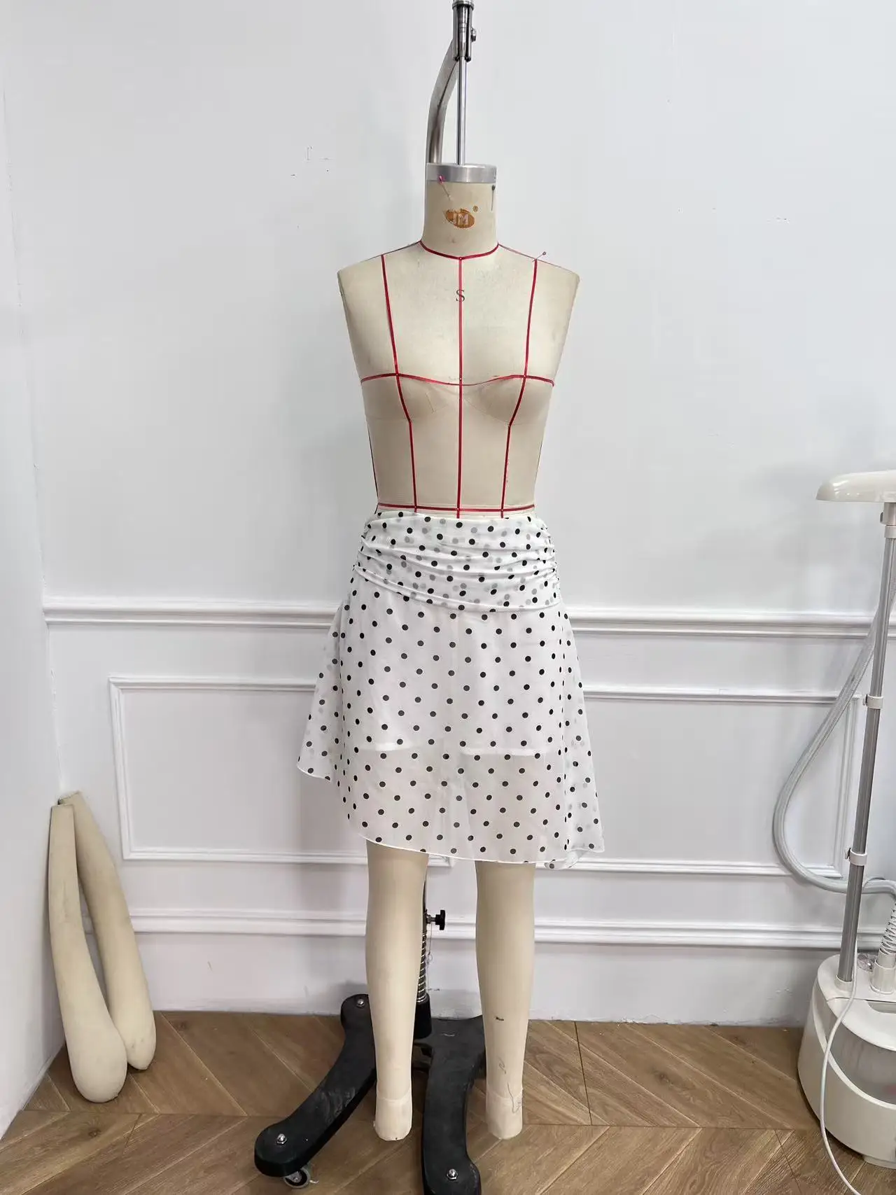 Women's polka dot midi skirt, Y2K style, asymmetrical hem, perfect for street style, 2026 Spring/Summer new arrival. 4