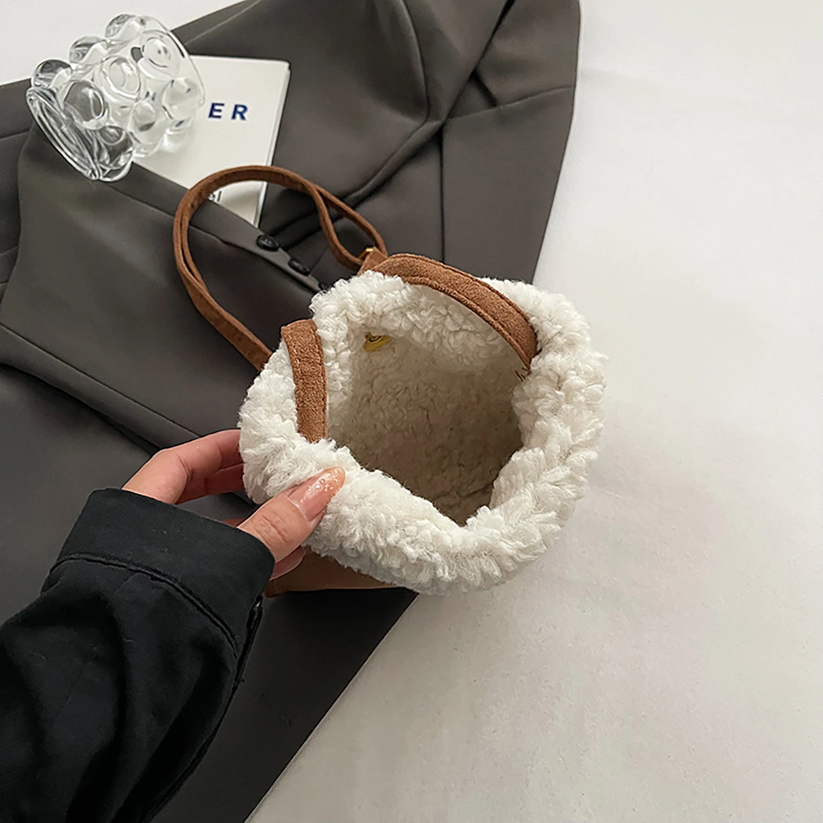 Lamb Shoulder Bag Solid Colour Furry Handbag Purses Faux Suede Coin Purse for Women Travel Shopping Work