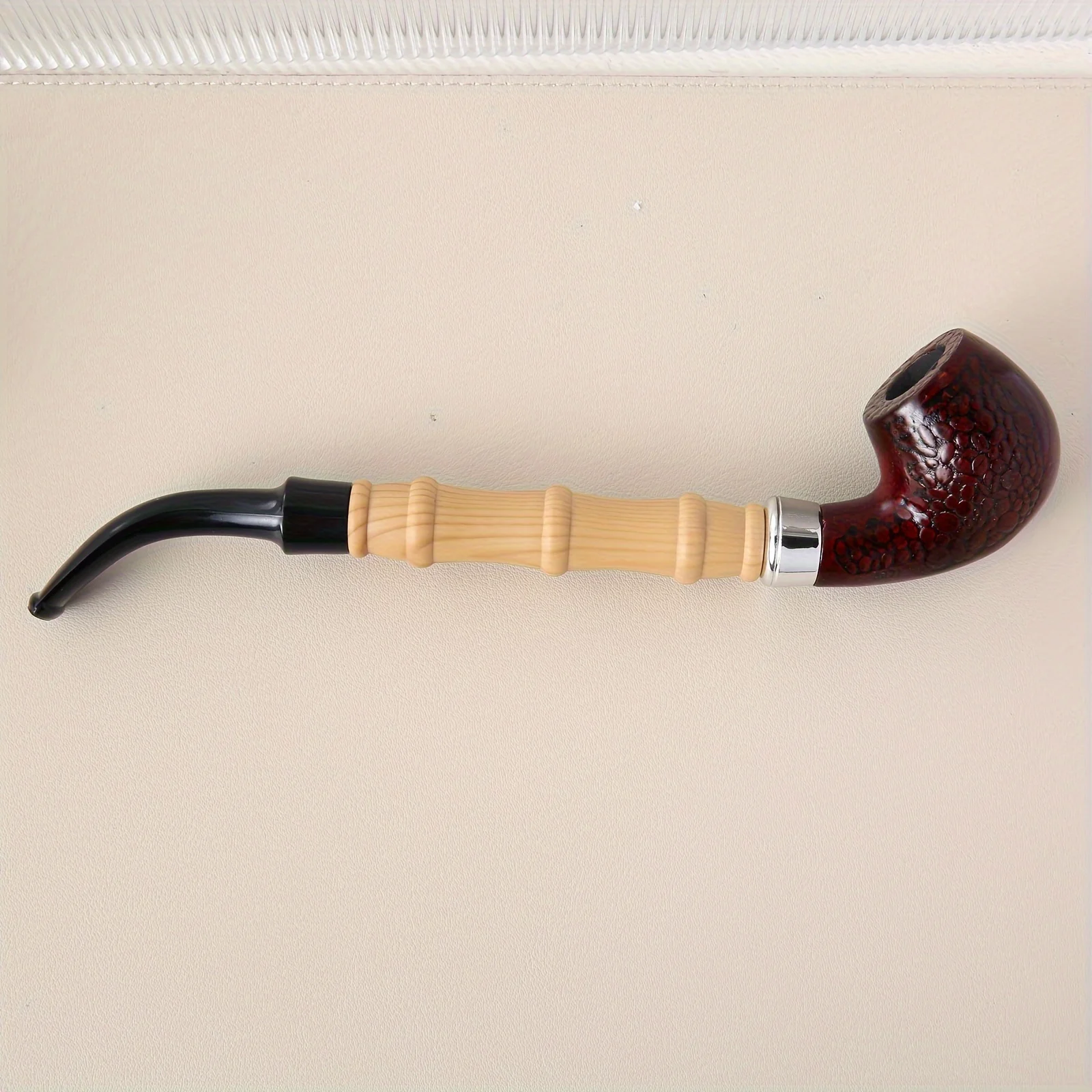 Crocodile Texture Emblem Classic Red Tobacco Pipe with Bamboo Style Durable Plastic Smoking Pipe for Tobacco Enthusiasts