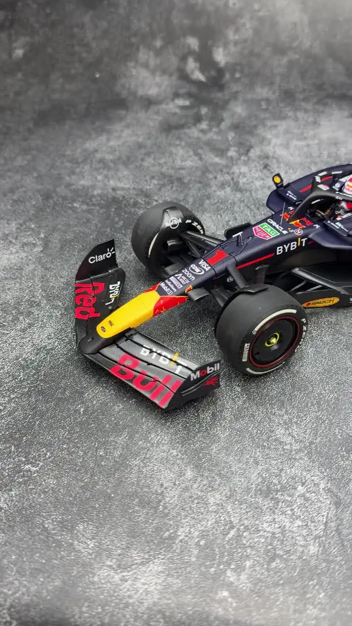ミニチャンプス F1 Red Bull Racing RB7 1/18 ミニチャンプス F1 Red Bull Racing RB7 1/18 MINICHAMPS RedBull 1:18