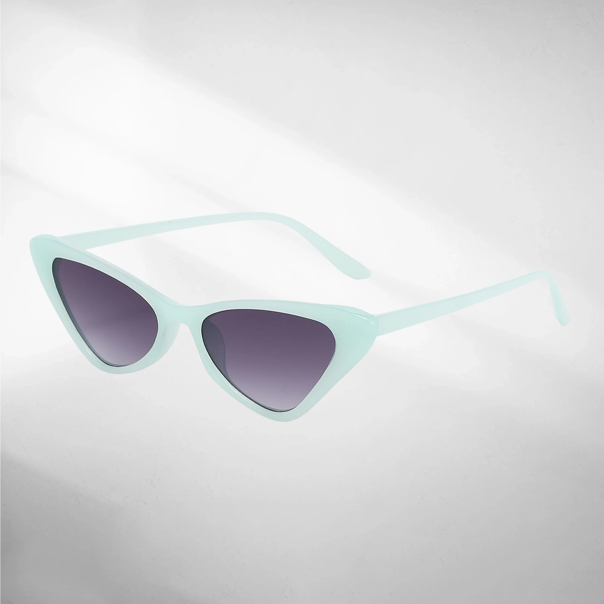Multi colored women's fashionable and popular sun shading sunglasses, summer travel glasses