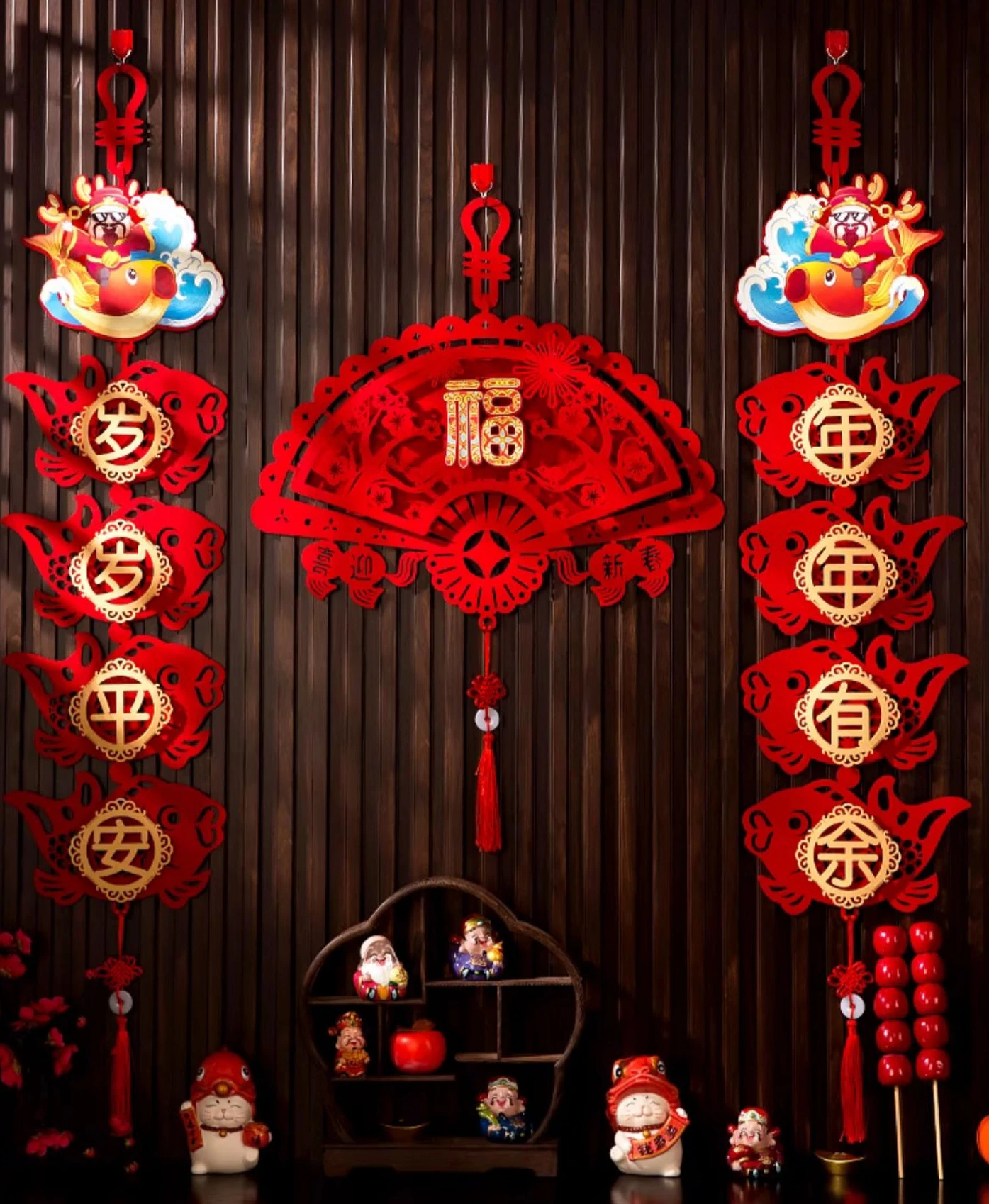 

Decorative couplets for the Spring Festival family living room with auspicious characters