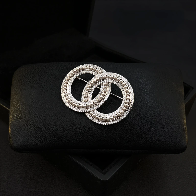 Double Ring Buckle Ring Classic Style Brooch Exquisite Retro Simple Elegant Luxurious Pin Accessories Rhinestone Jewelry Gifts