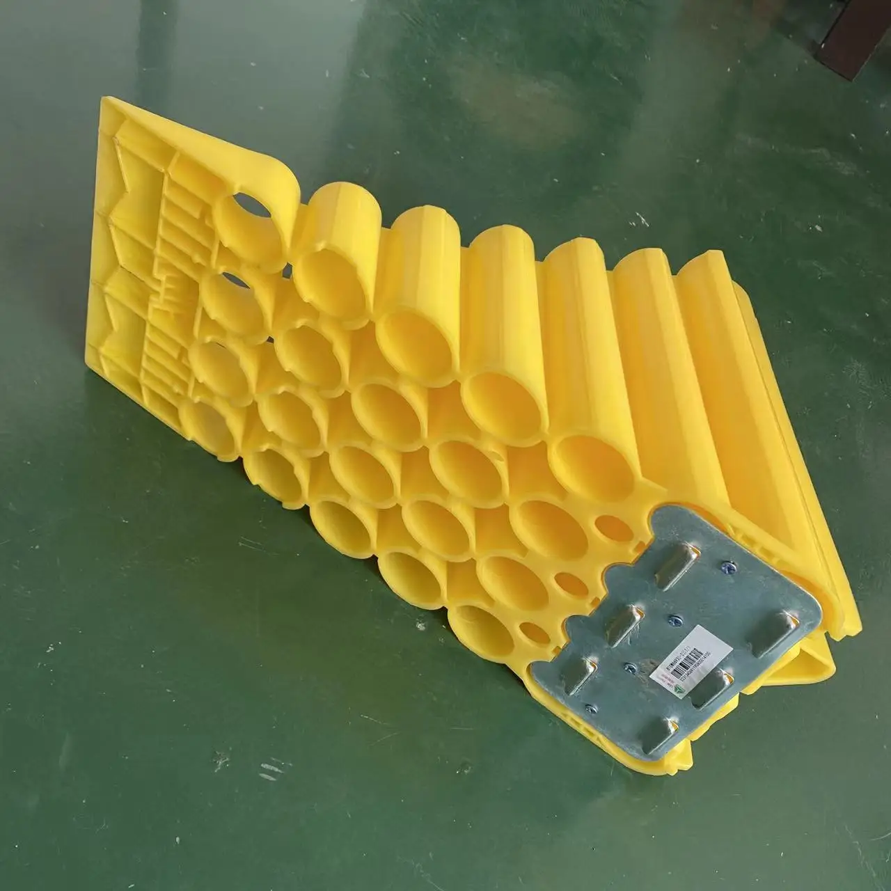 810W66935-0021 Parking Wedge For SIONTRUK SITRAK HOWO HOHAN Triangle Truck Wheel Stopper Anti Slip Device Small Holder Tire Plug
