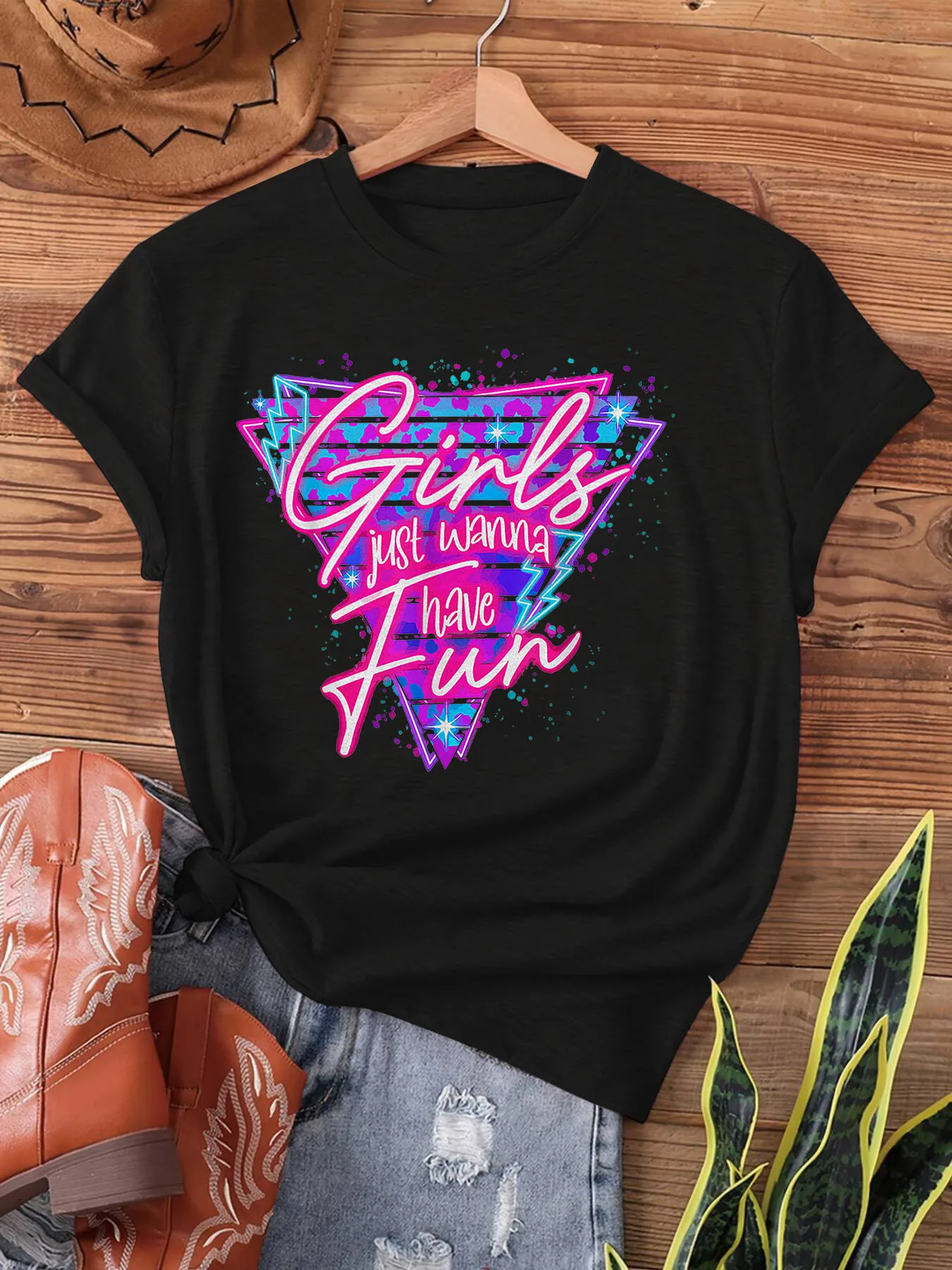 Damen Retro 80er Neon T-Shirt mit „Just Wanna Have Fun“-Grafik, Rundhalsausschnitt, Lässiges Oberteil mit Geometrischem Druck, Casual-Kleidung