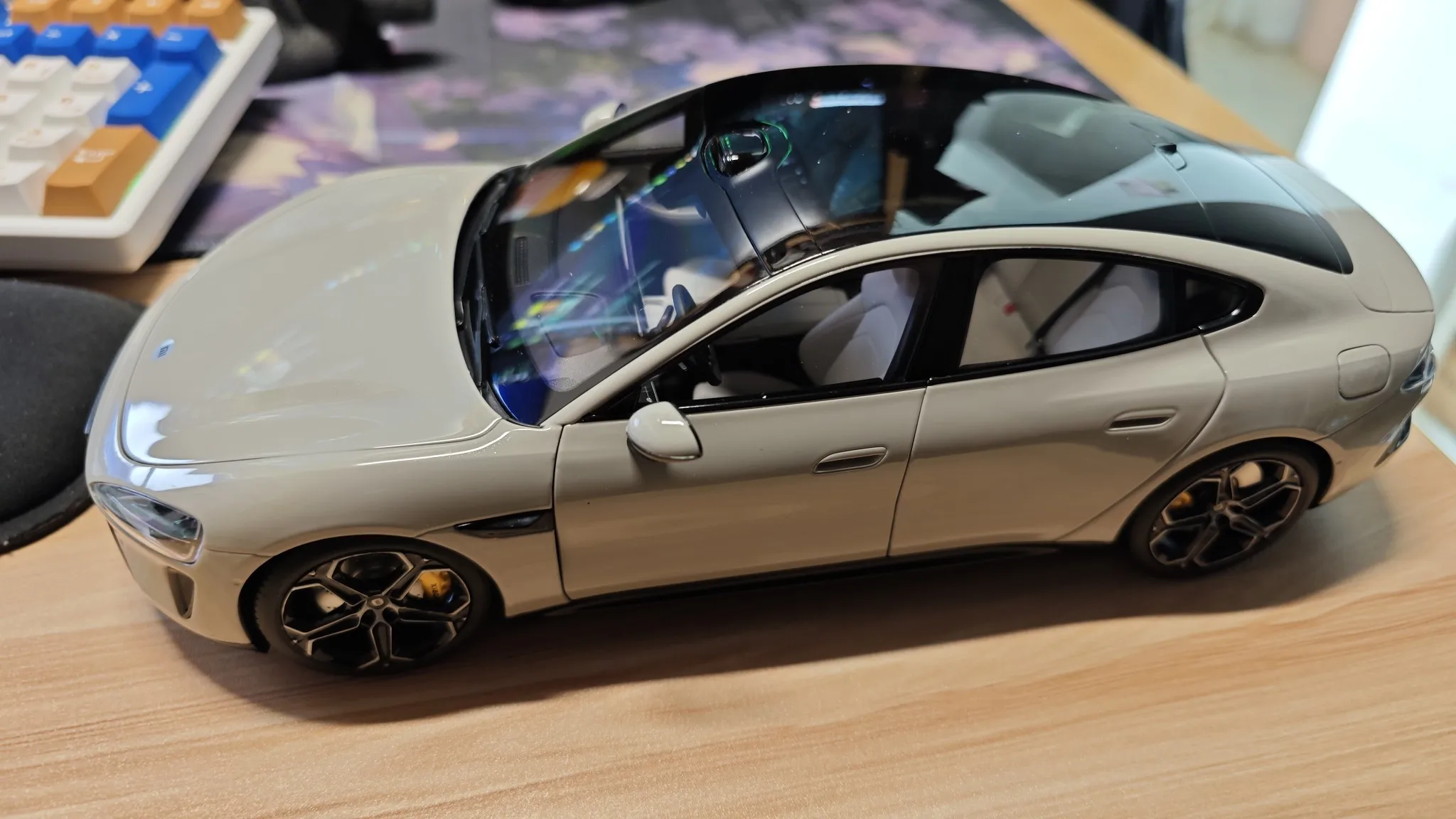 Gadgetoo Xiaomi Su7 1:18 Alloy Car Model - Blue