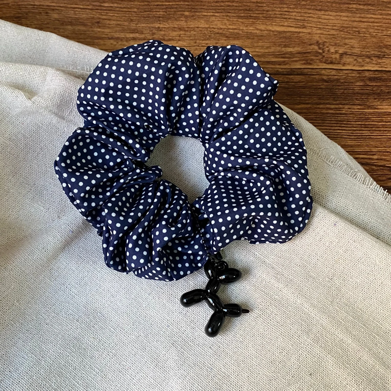 1PC Navy Blue Polka Dot Hair Accessory With Cute Black Balloon Dog Charm For Women, Fashionable Elastic Hair Tie For Daily Wear