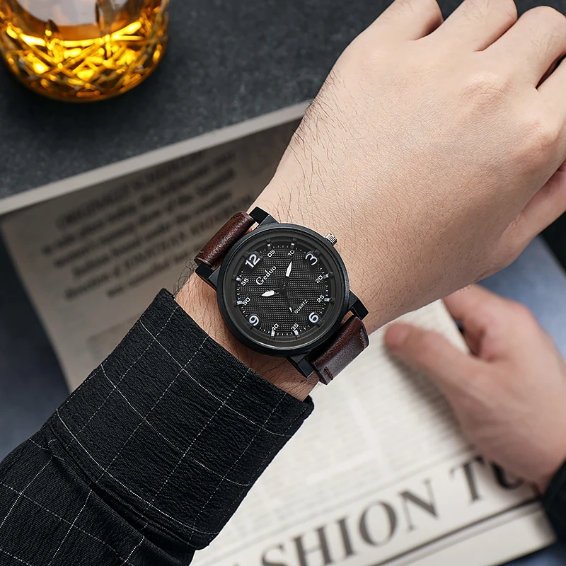 

Vintage Leather Band Quartz Watch For Men Three-dimensional Numerals Fashion Designer Sport Wristwatch relogios masculinos belt