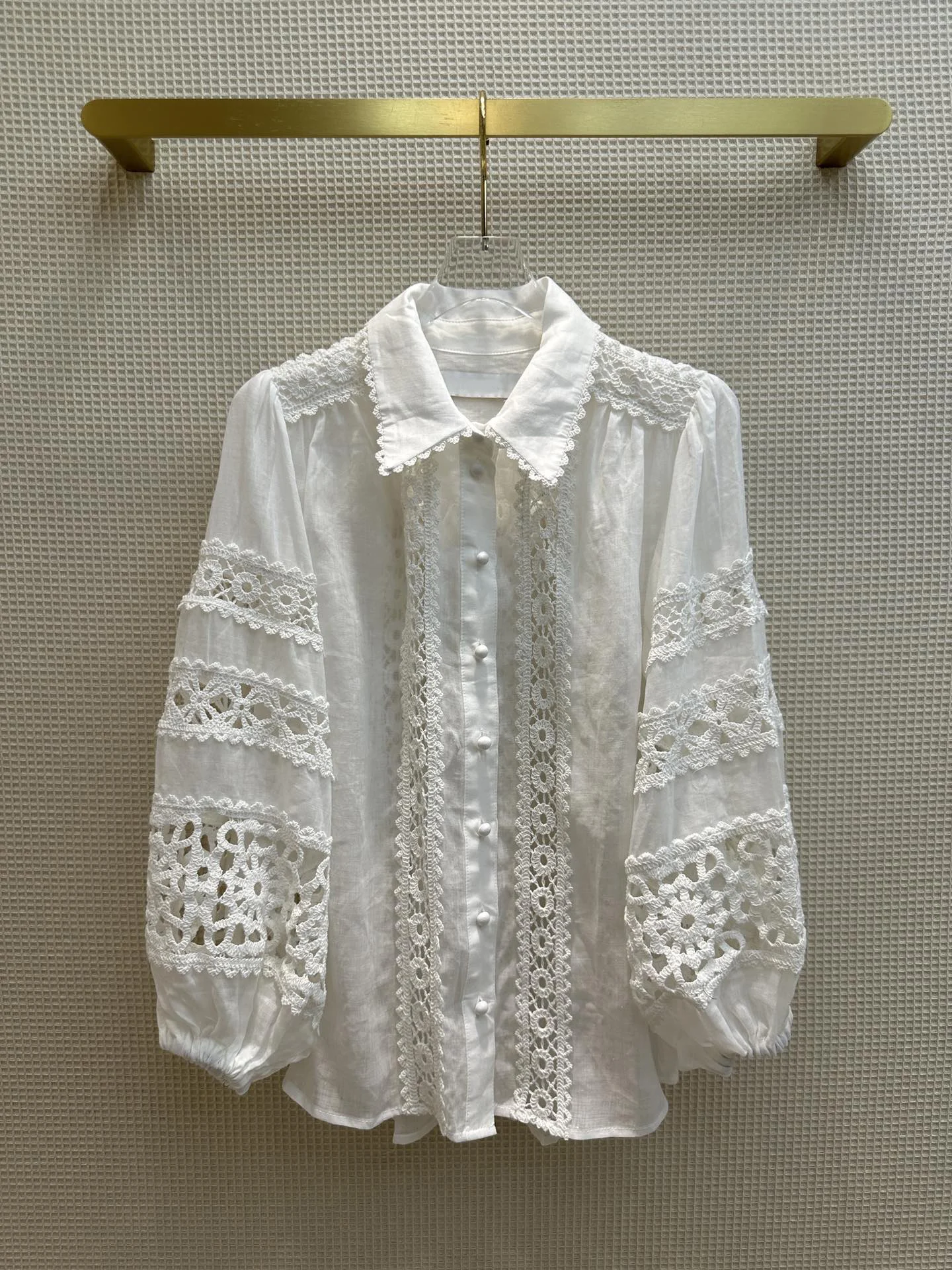

Spring and summer, super Xianqi heavy industry three-dimensional hook embroidery lantern sleeve shirt710