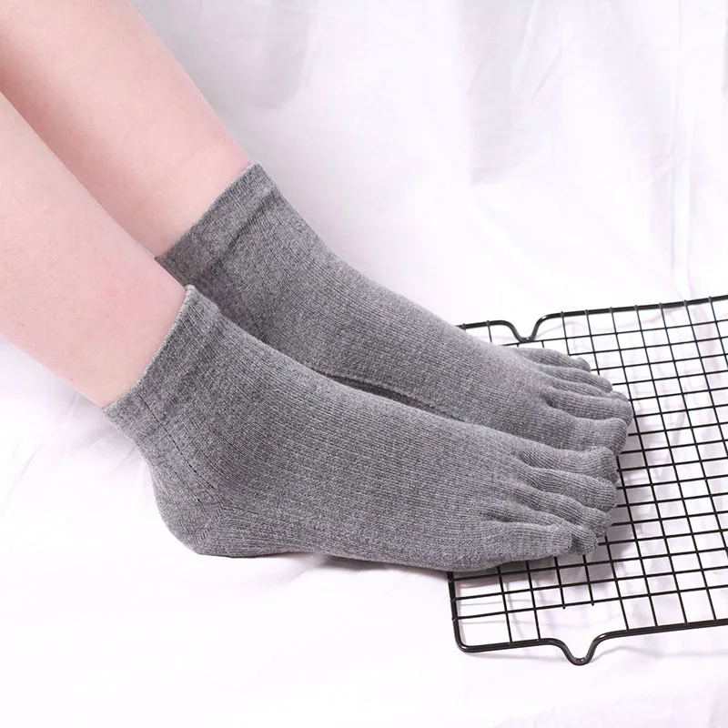 5 Pairs Low Tube Solid Cotton Socks for Men Women 5 Finger Ankle Sock Japanese Style Simple Black White Casual Socks with Toes