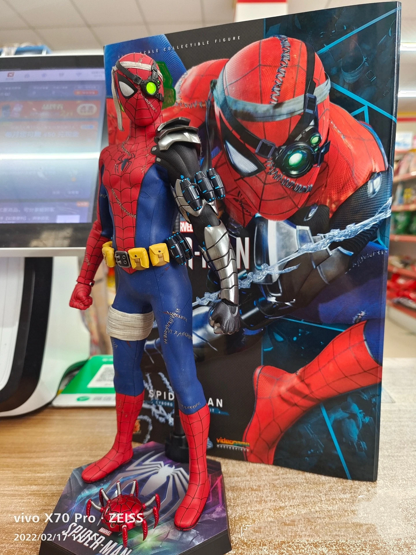Mô hình Hot Toys Cyborg Spiderman Suit | Việt Nam