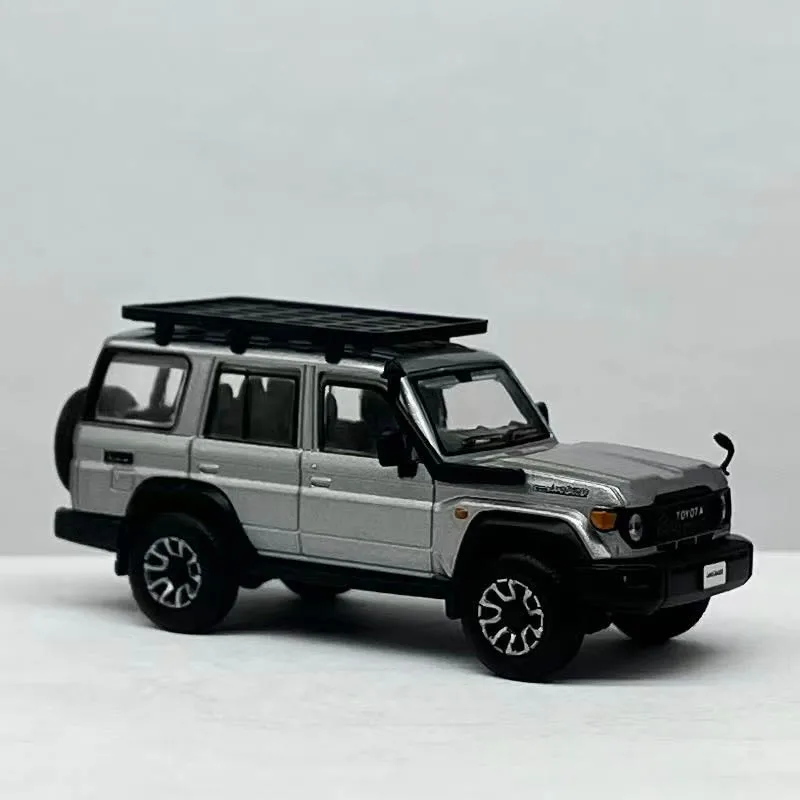 DBGT 1:64 토요타 랜드 크루저 LC70 플라스틱 섀시 합금 바디 미니어처 모델 오프로드 SUV 다이캐스트 JDM 수집가용 장난감 자동차 선물