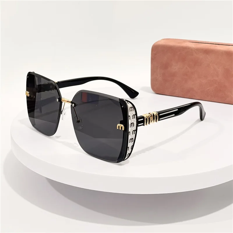 *2025 ���ο� �м� Ʈ���� ���۶� ���� ������ ��ǰ�� Ʈ���� ���� �۸��Ͱ� �ִ� ������ ���� ���۶�(