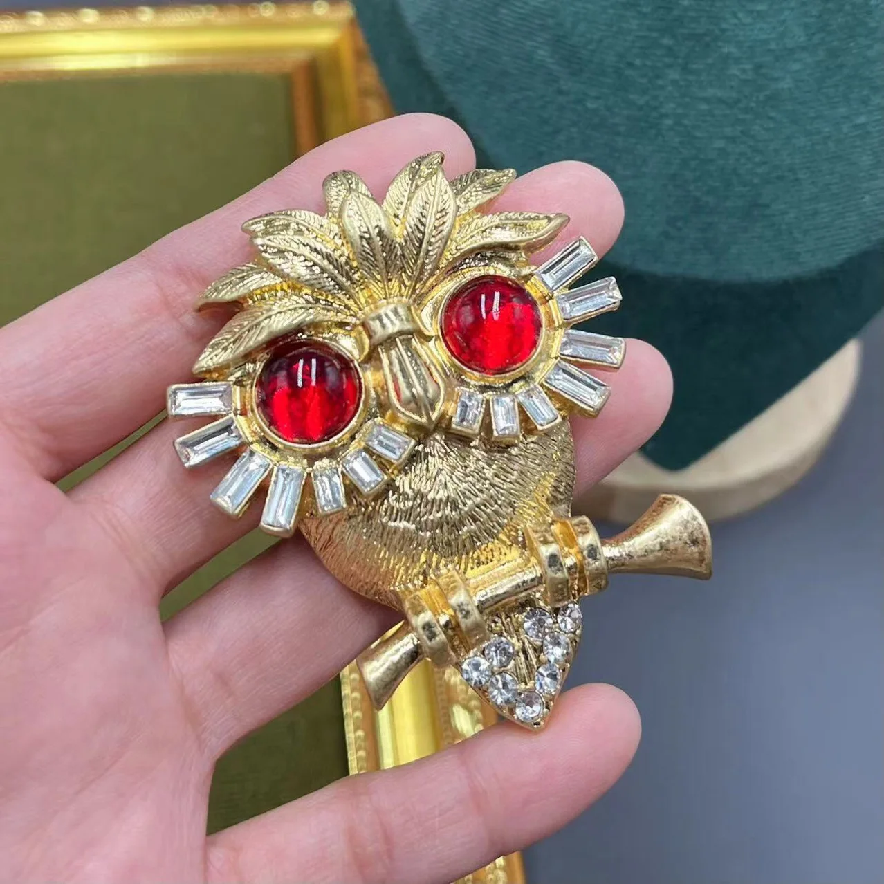 

Vintage GoldColor Owl red glaze Light Luxury Brooch Pin for Women