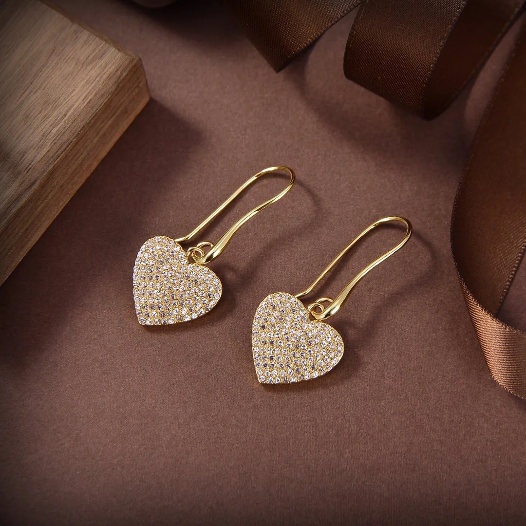 2022 Hot Brand White Diamond Love Dirty Earrings Earrings Simple And Generous Fashion Versatile Golden Banquet ExquisiteEar