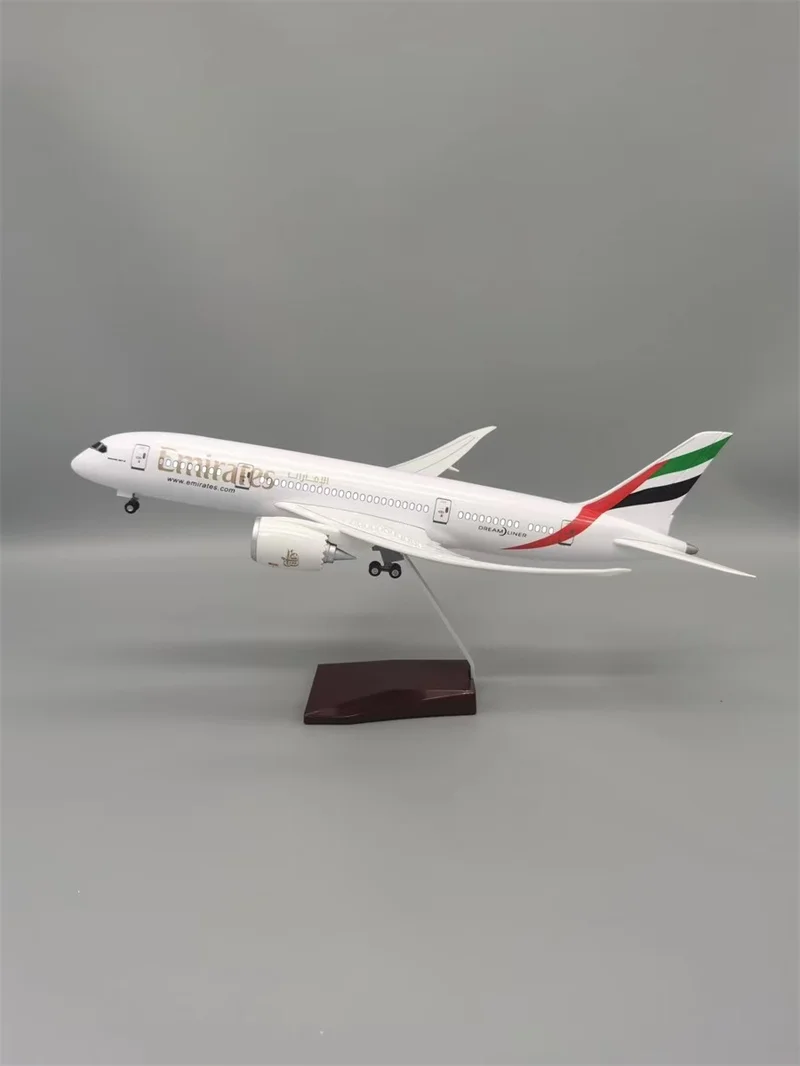 

Новинка 2024, литые модели в масштабе 1/160, Emirates B787, Воздухопроницаемый полимерный самолет со строительными колесами, игрушечный самолет, демонстрационный вентилятор для коллекции