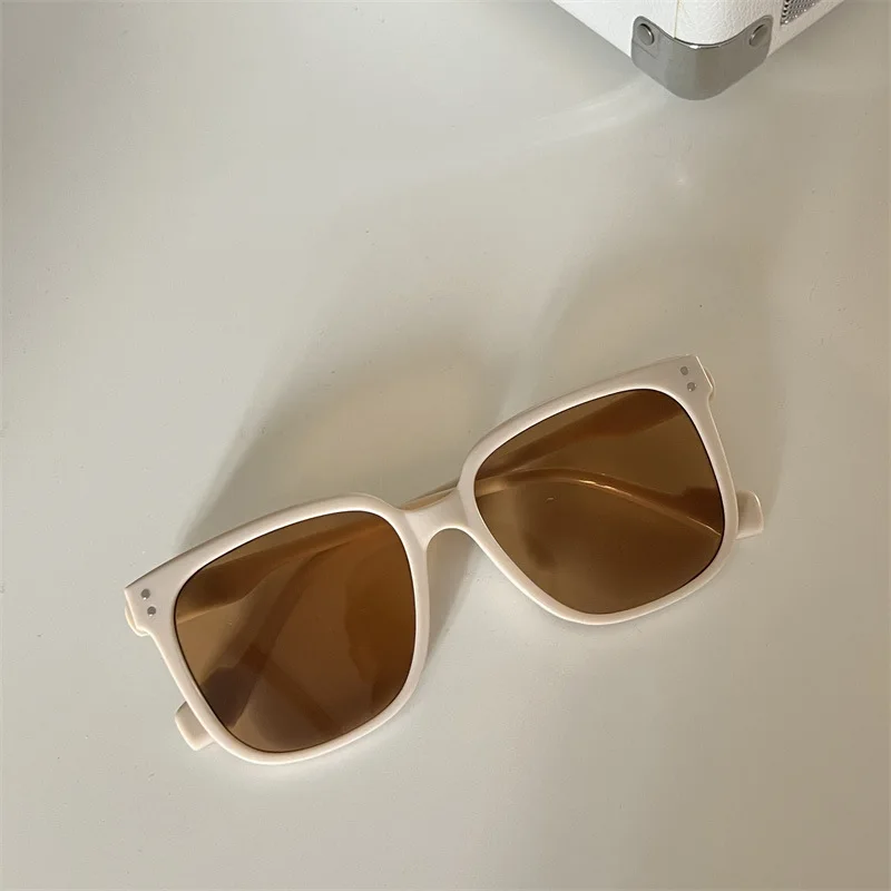 نظارات شمسية كلاسيكية مربعة للنساء